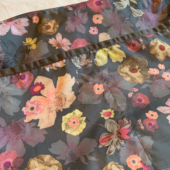 LeSportsac floral Bag - Picture 10 of 16